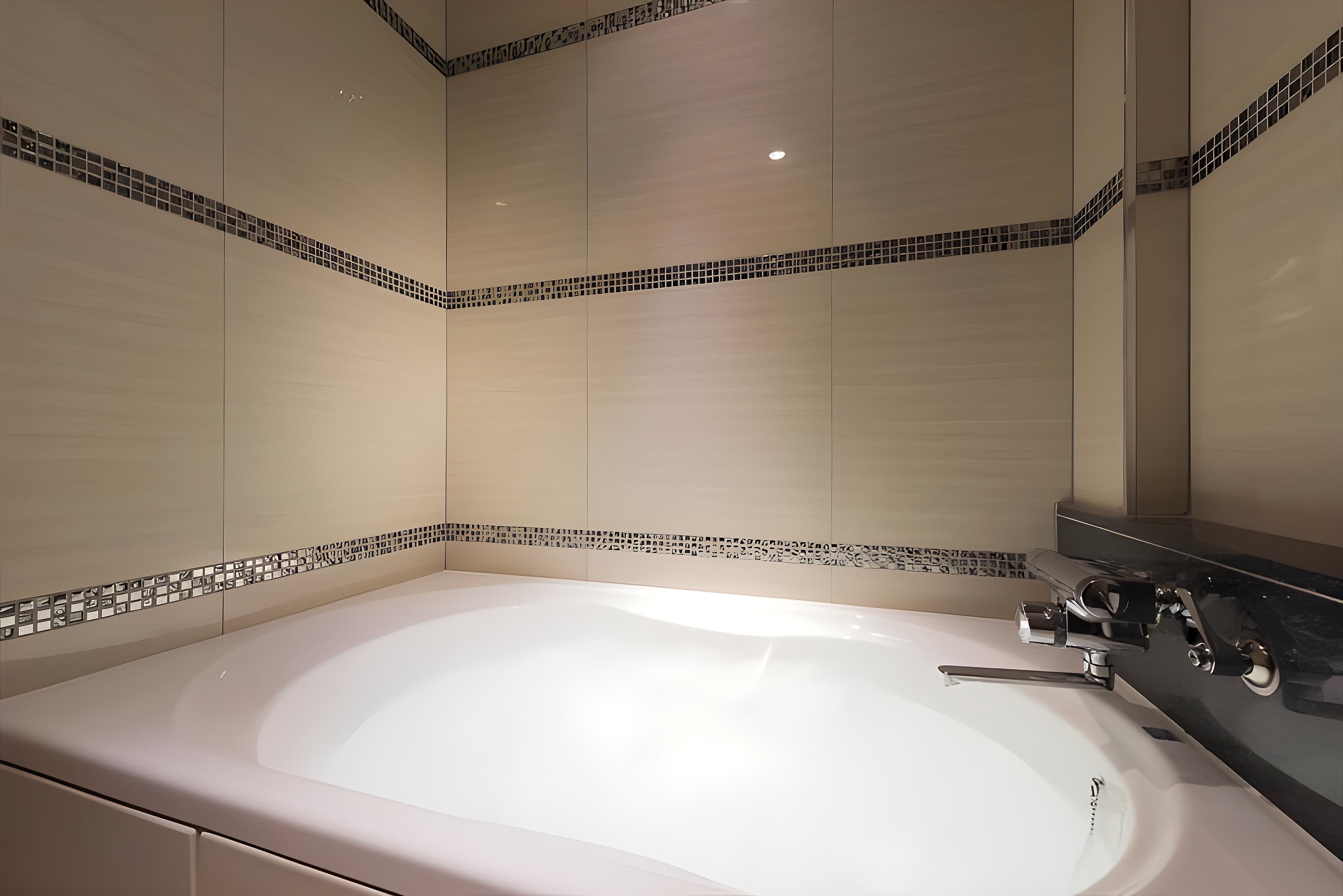 白い大型バスルーム